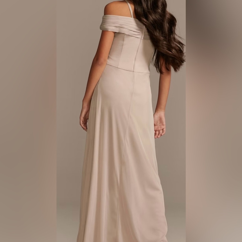 Crisscross Off-Shoulder Girls Junior Bridesmaid dress, sewn in bra, size 10 - Picture 2 of 9
